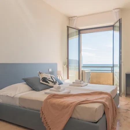 Bay * Chiavari
