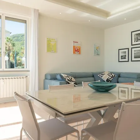 Apartment Bay