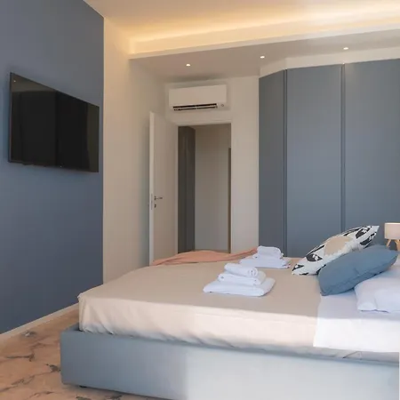 Apartment Bay *