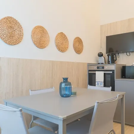 Bay Apartment *
